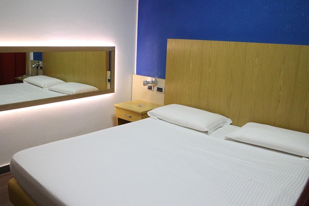 Orange Motel Веригате Екстериор снимка