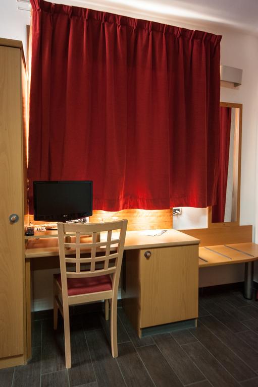 Orange Motel Веригате Екстериор снимка