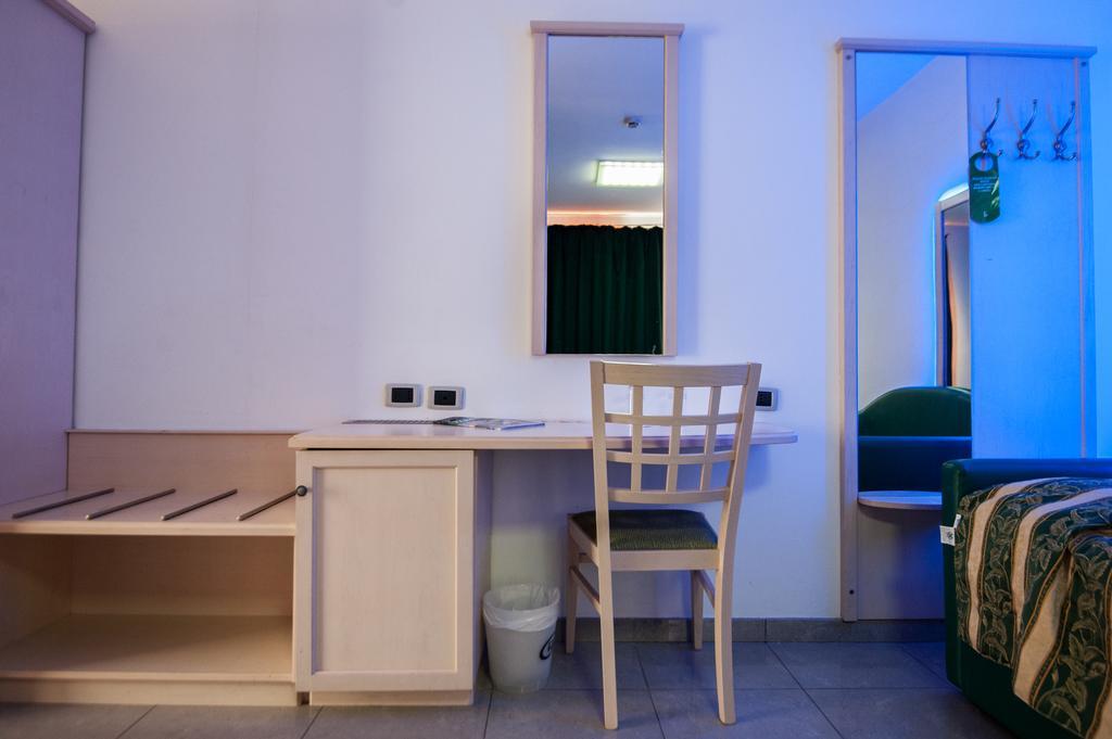 Orange Motel Веригате Екстериор снимка