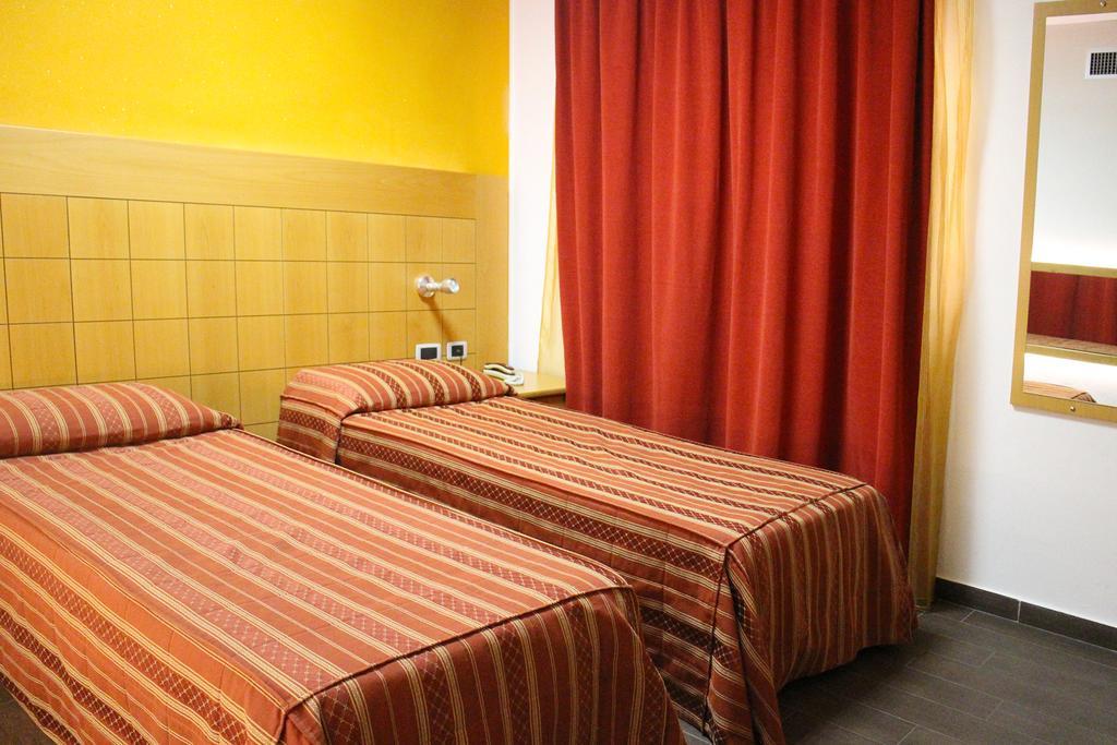 Orange Motel Веригате Екстериор снимка