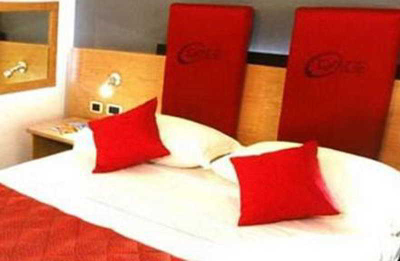 Orange Motel Веригате Екстериор снимка