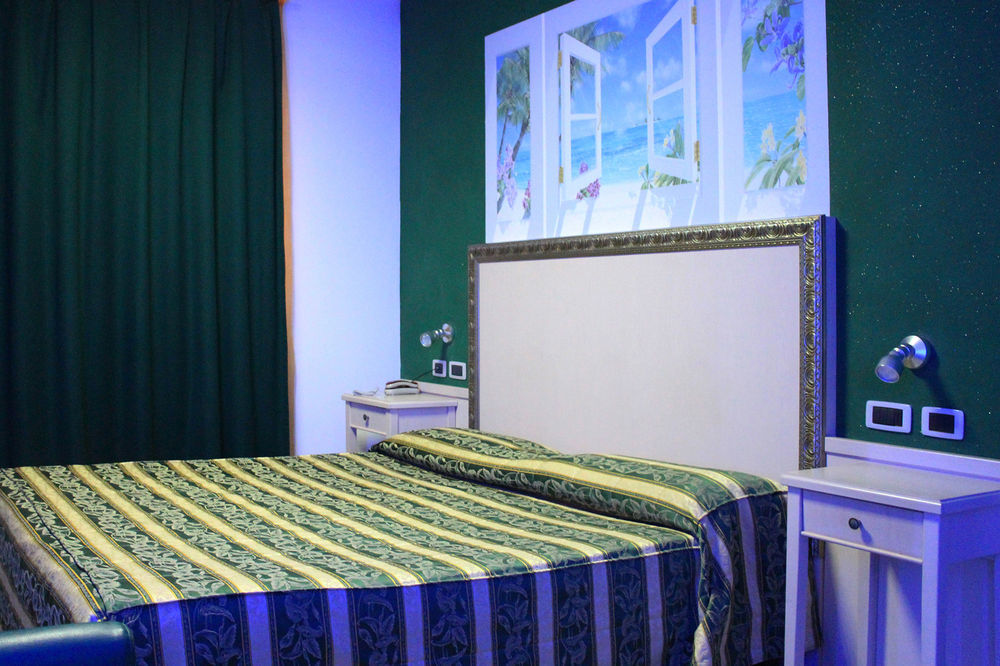 Orange Motel Веригате Екстериор снимка