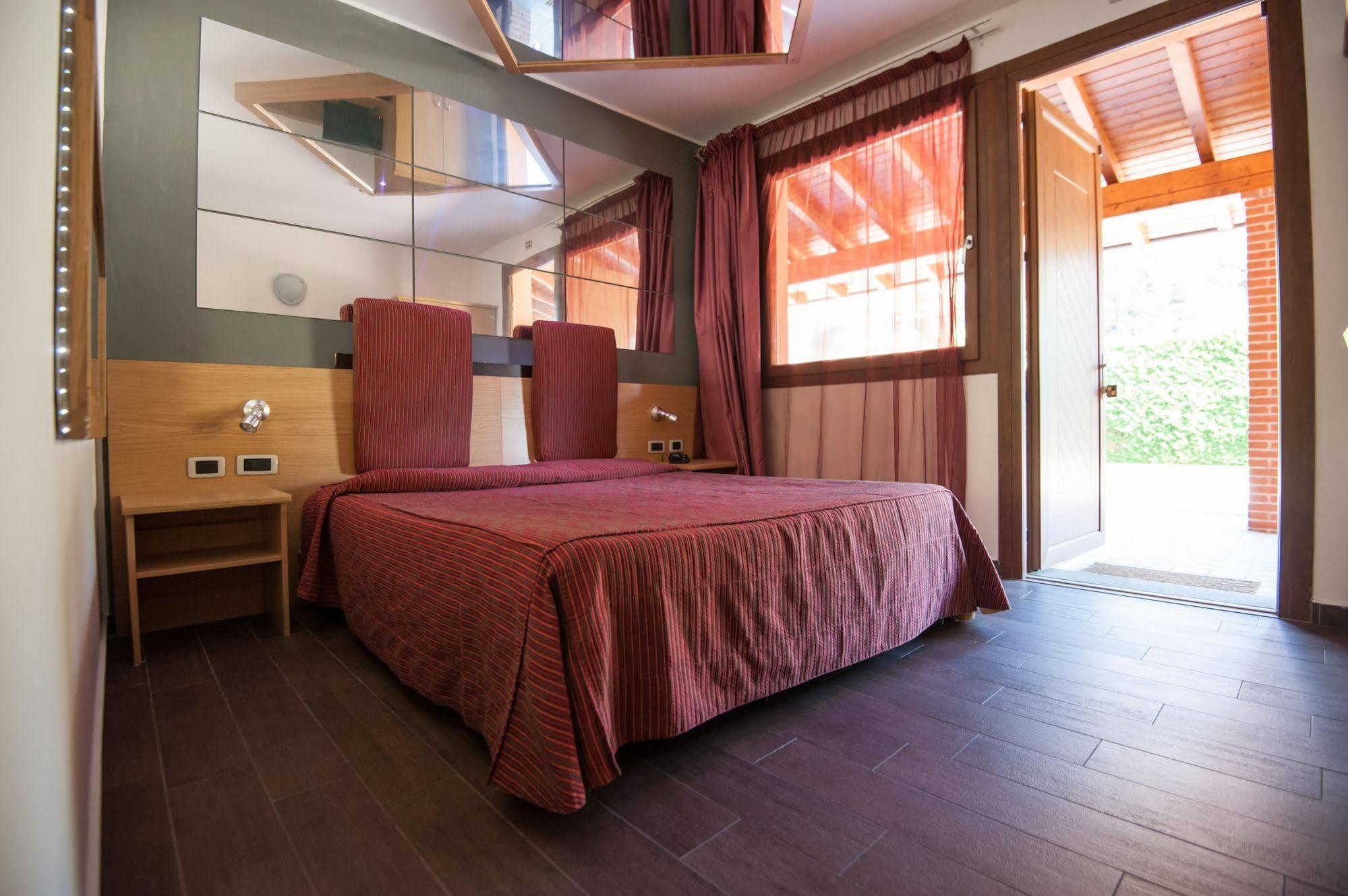 Orange Motel Веригате Екстериор снимка