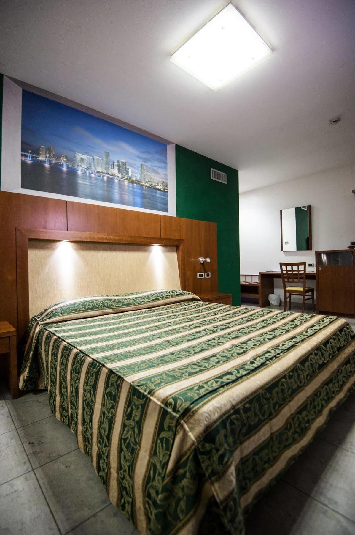 Orange Motel Веригате Екстериор снимка