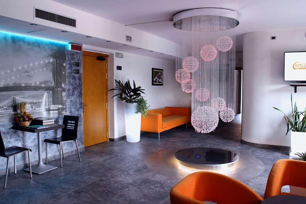 Orange Motel Веригате Ресторант снимка