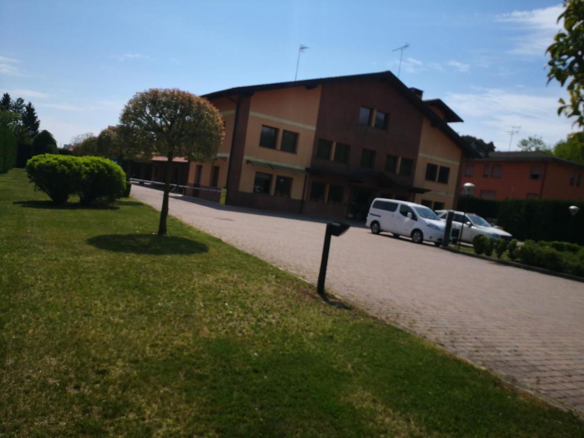 Orange Motel Веригате Екстериор снимка